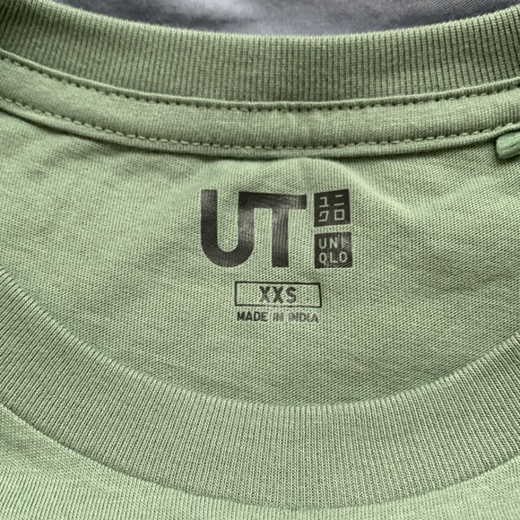 [SOLD] Uniqlo T-shirt 2 for $12 - Picture 5 of 6